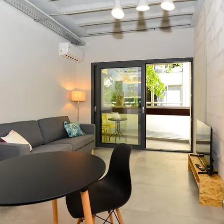 Industrial Design 5 Min From Metro Apartment