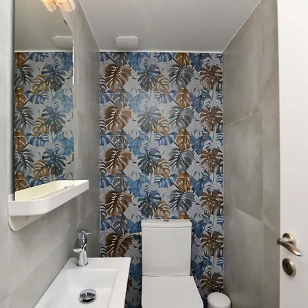 Industrial Design 5 Min From Metro Apartment