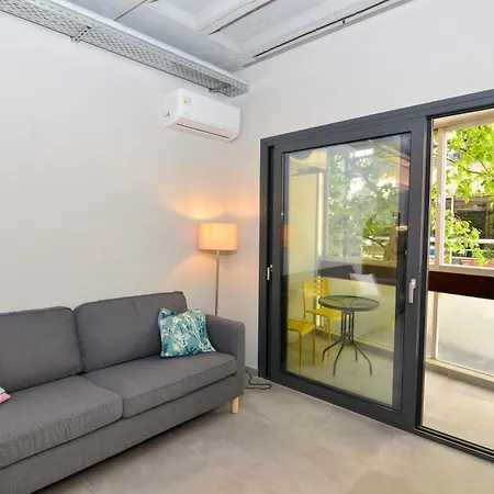 Industrial Design 5 Min From Metro Apartment *